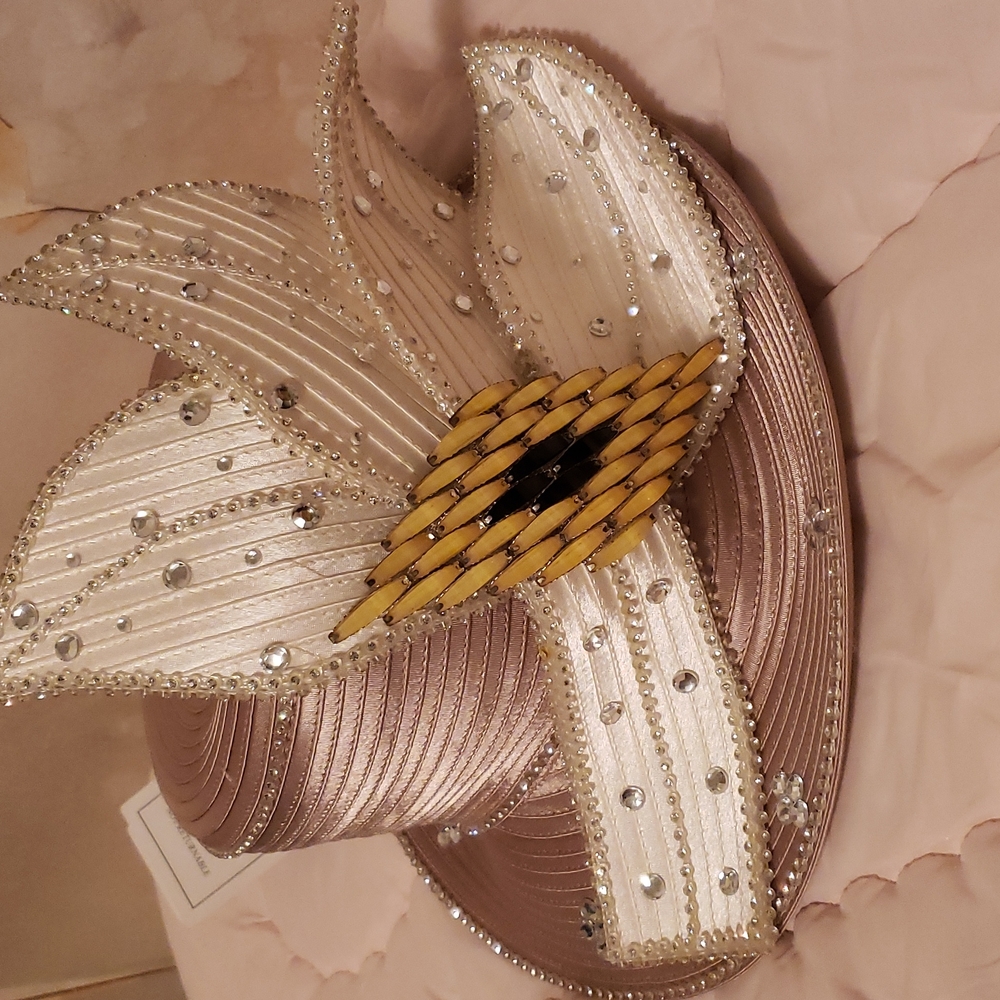 Vhancelle hat